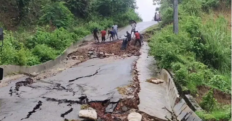 রাঙামাটিতে পাহাড়ধস